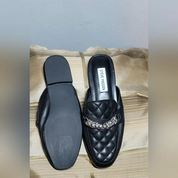 Steve Madden Black Quilted Leather Shoes. With Silver Chain With Rhinestones. - Picture 4 of 5